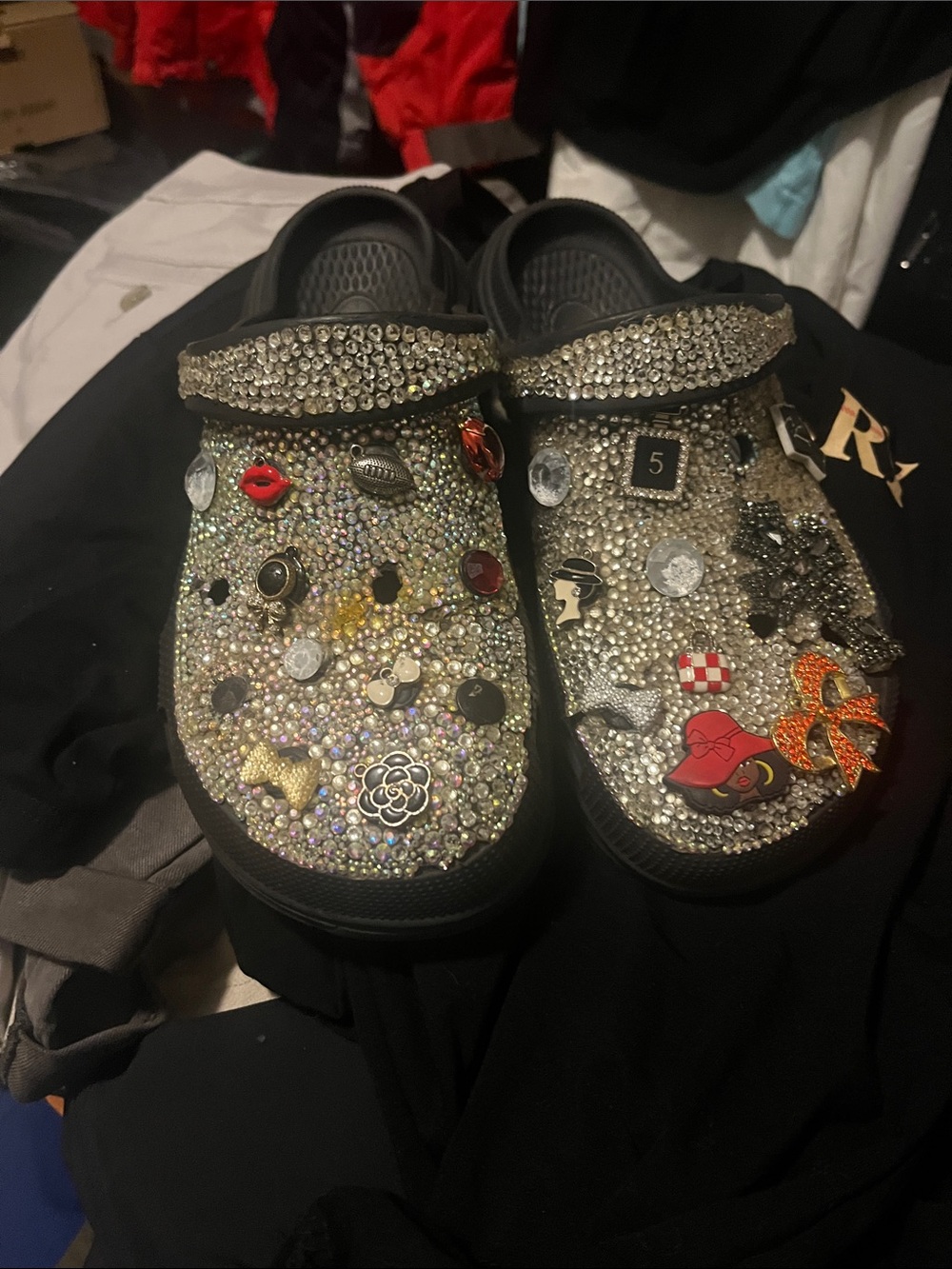 Hand-Embellished Silver Crocs-Style Sparkle Clog Mulesn